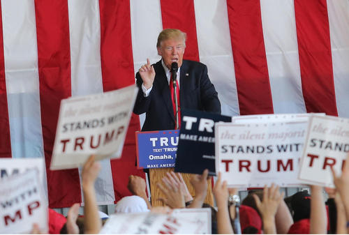 سخنرانی دونالد ترامپ نامزد احتمالی حزب جمهوریخواه برای انتخابات ریاست جمهوری آمریکا در جمع حامیانش در شهر اوماها در ایالت نبراسکا