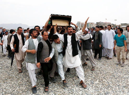 تشییع جنازه قربانیان انفجار انتحاری روز شنبه در کابل