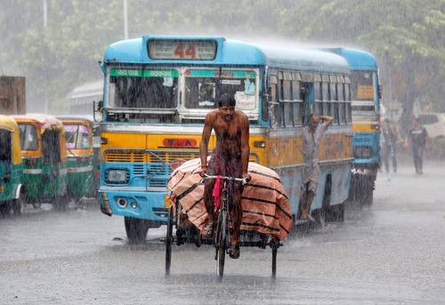 بارش باران در کلکلته هند