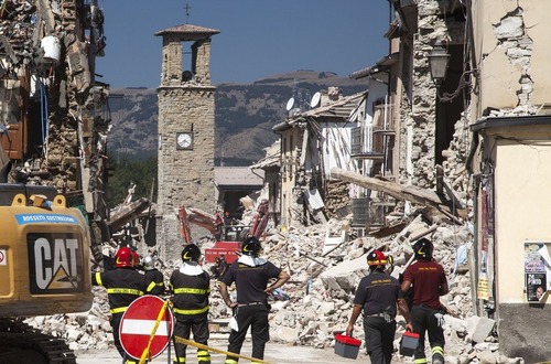 آغاز عملیات آوار برداری در مناطق زلزله زده ایتالیا