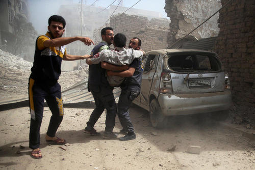 حمله هوایی به منطقه دوما در حومه شهر دمشق – سوریه