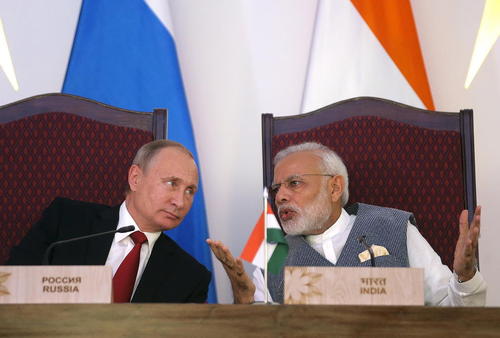رهبران هند و روسیه در جلسه امضای یادداشت تفاهم های همکاری دو جانبه – هتلی در گوا هند