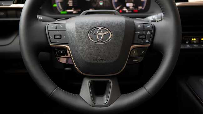 تویوتا کراون پلاتینوم 2023