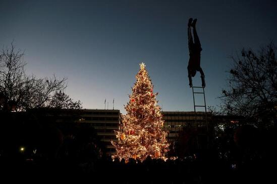 دیدنی های امروز؛ از توفان برفی آمریکا تا قطار سریع السیر چین 5