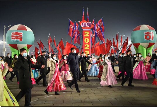 دیدنی های امروز؛ از مهمانی ترامپ تا جشن های سال نو میلادی 8