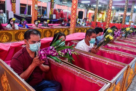 دیدنی های امروز؛ از سونامی کرونا در چین تا سرشماری باغ وحش لندن 5