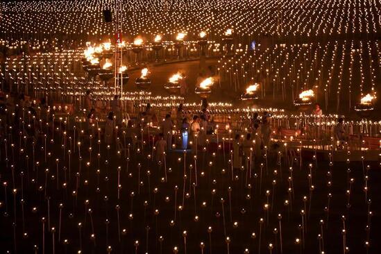 دیدنی های امروز؛ از دهمین سالگرد درگذشت چاوز تا جشنواره بودایی ها 4