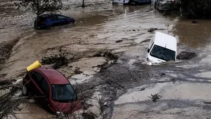 سیل مهیب در بانکوک؛ خودرو‌ها در آب غرق شدند