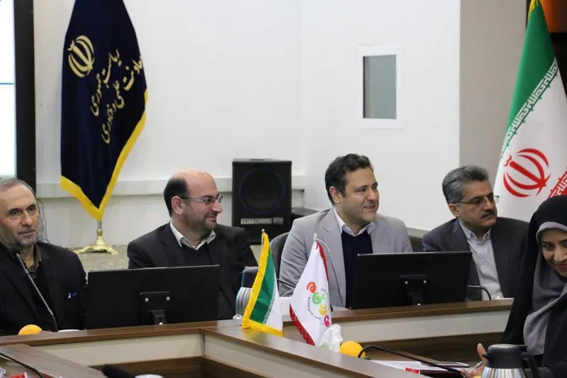  امضای تفاهم نامه همکاری بین تعاونی پیشگامان با اتحادیه میوه و تره‌بار