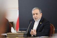 عراقچی: با اعلام زمان تشییع آیت‌الله شهید خامنه‌ای، سفارتخانه‌ها فوراً ویزا صادر خواهند کرد