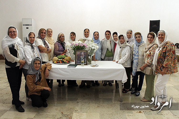 فرتور از همایون مهرزاد است.</p>

<p>2393