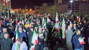 اهتزار پرچم ایران در میدان هفت حوض تهران