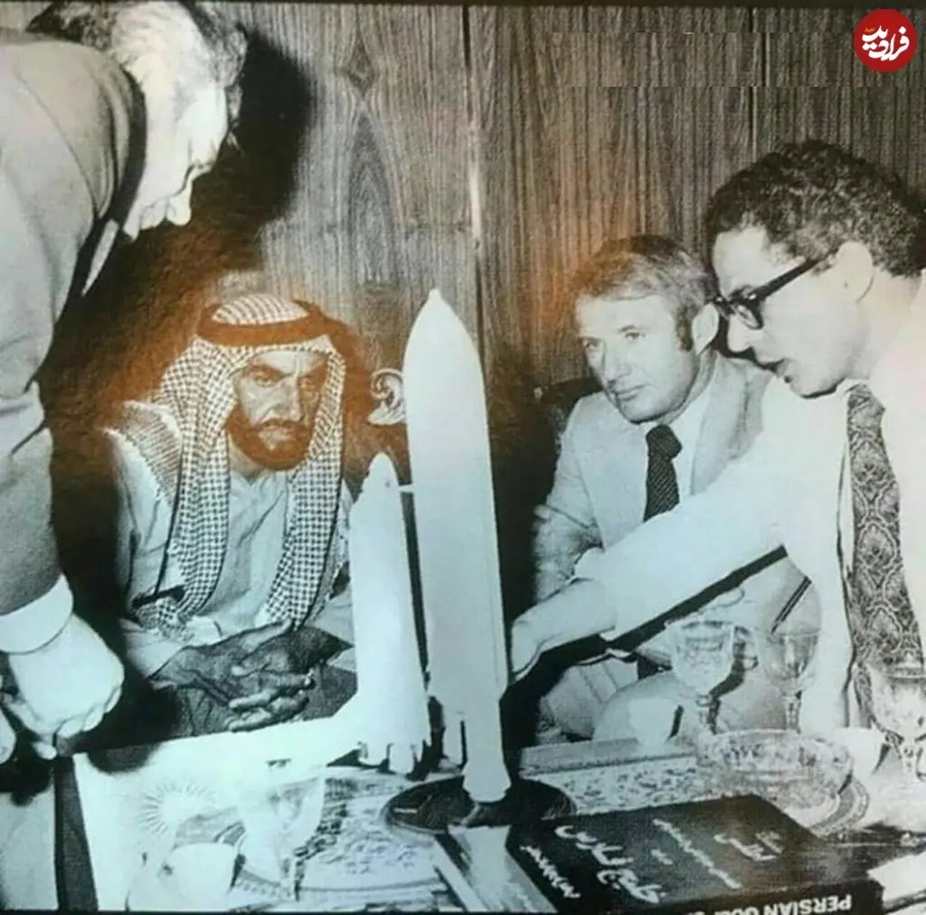&laquo;کتاب اطلس خلیج فارس در برابر شیخ زاید، بنیانگذار امارات؛ سال 1355