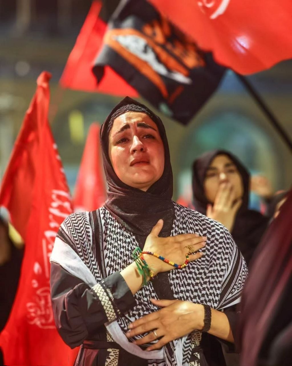 حضور پر رنگ زنان در تشییع رهبر؛ امری مدرن در دل آیینی سنتی حضور پر رنگ زنان در تشییع رهبر؛ امری مدرن در دل آیینی سنتی