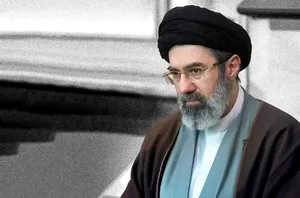 خلاصه نخستین پیام رهبر معظم انقلاب اسلامی خطاب به ملت ایران