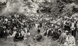 جشن مشروطه‌خواهان در سفارت انگلستان برای سالروز تولد مظفرالدین‌شاه (عکس)