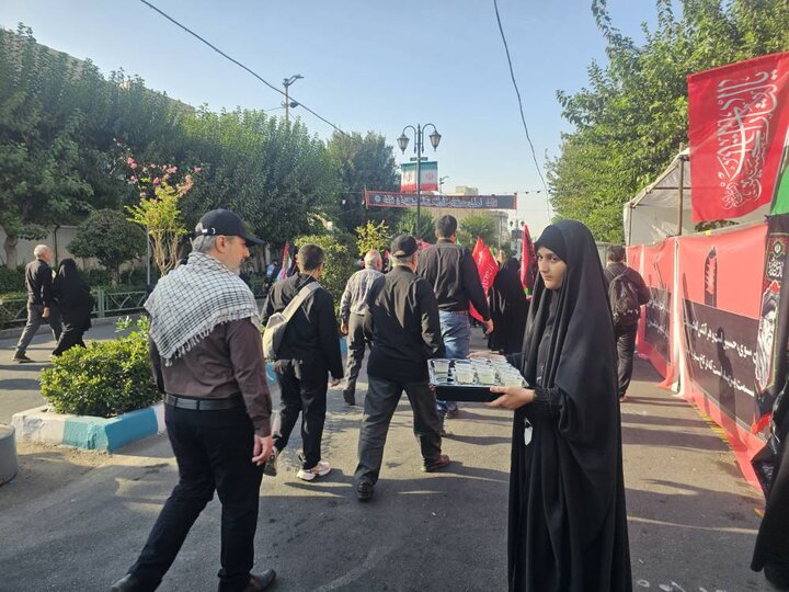 راهپیمایی جاماندگان اربعین در تهران راهپیمایی جاماندگان اربعین در تهران