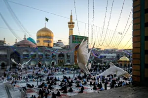 حال و هوای خیابان امام رضا مشهد در شب میلاد امام هشتم