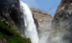 ببینید |  این آبشار هر نیم ساعت یکبار فعال می‌شود