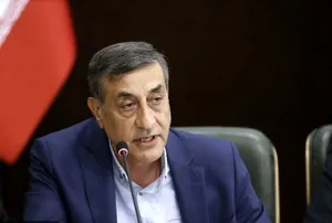 بازدید میدانی معاون اجرایی رئیس‌جمهور از داروخانه ۱۳ آبان