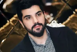رقصیدن سینا مهراد با لباس دامادی! (فیلم)