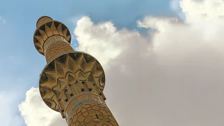 مناره ساربان یا برج پیزای اصفهان! بنایی که کج‌اش کردید و حالا پُزش را می‌دهید