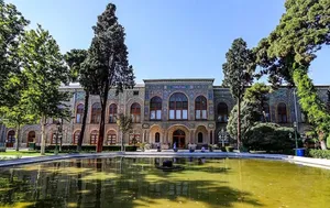 «فیلسوف‌الدوله، لقمان‌الملک و دیگران» در کنار دریاچه کاخ گلستان؛ 125 سال قبل(عکس)