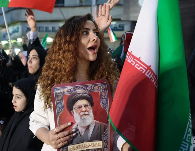 راهپیمایی «دختران جان‌فدای ایران» (عکس)