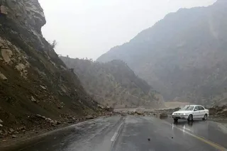 این جاده به دلیل ریزش کوه مسدود شد