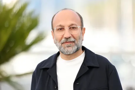 اصغر فرهادی و داستان‌های موازی دو اردوگاه که به هم می‌رسد