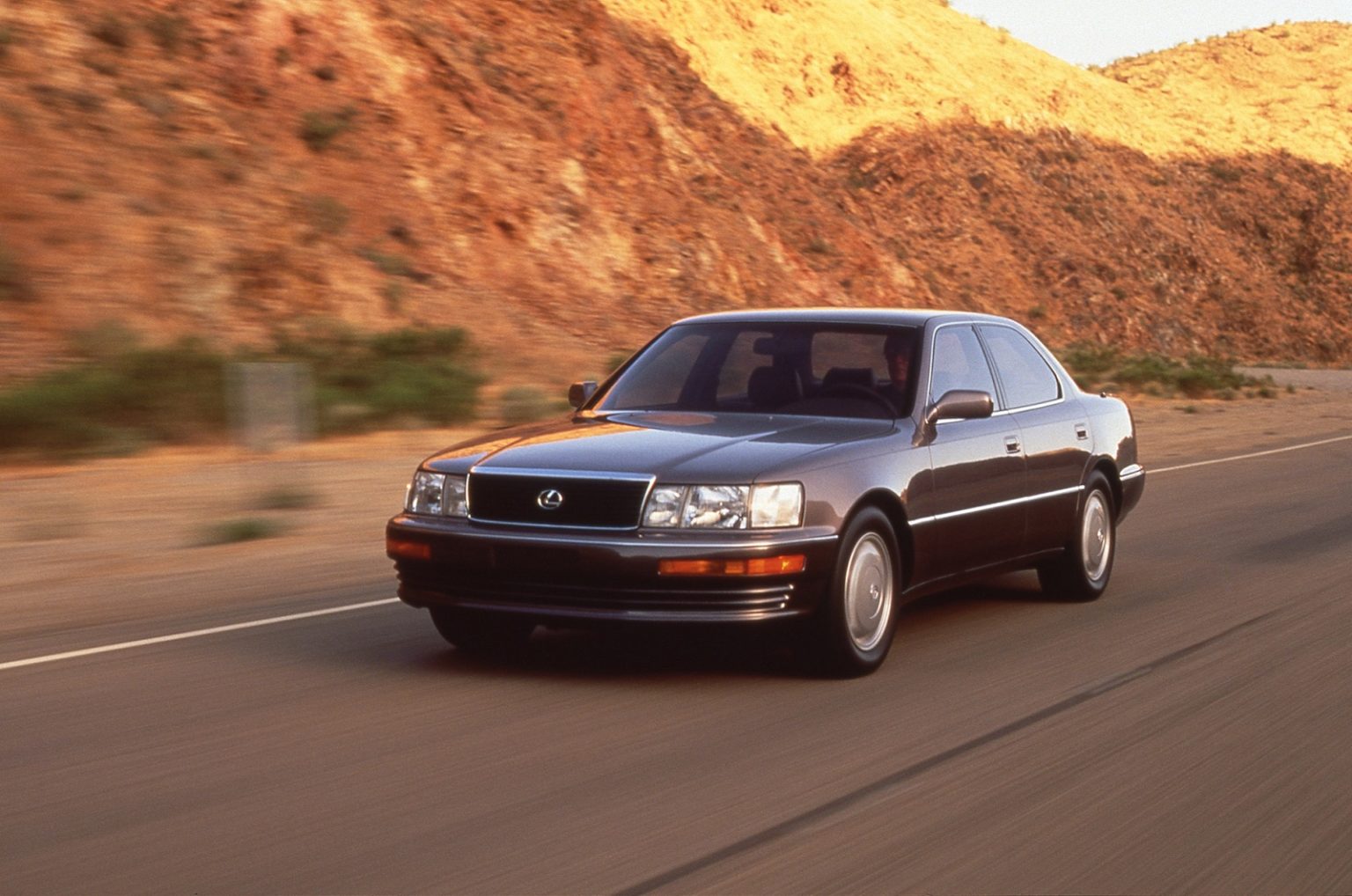 لکسوس ال اس (Lexus LS) لکسوس ال اس (Lexus LS)