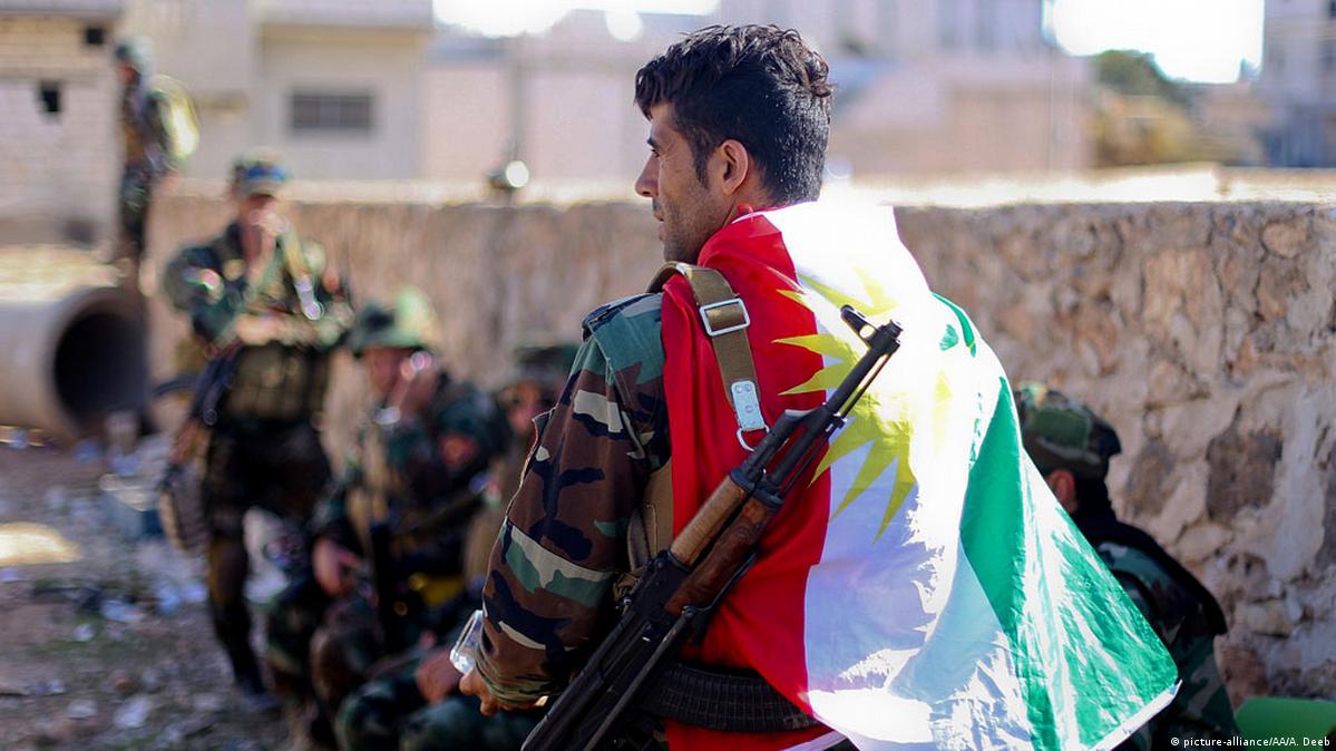 تجزیه طلبان با پرچم کردستان بزرگ تجزیه طلبان با پرچم کردستان بزرگ