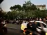 تصاویری از انتظار مردم برای باز شدن در‌های مصلی