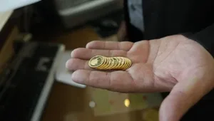 سقوط قیمت طلا و سکه در بازار تهران؛ عقب‌نشینی گسترده قیمت‌ها