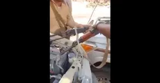 ترفند عجیب برای روشن کردن خودرو؛ باتری به باتری با کلاش!