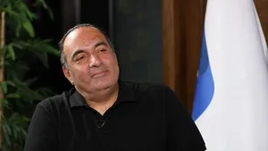 داماد سابق علی پروین: ۳۶ قطعه فرش و یک ماشین آخرین مدل را در قمار باختم