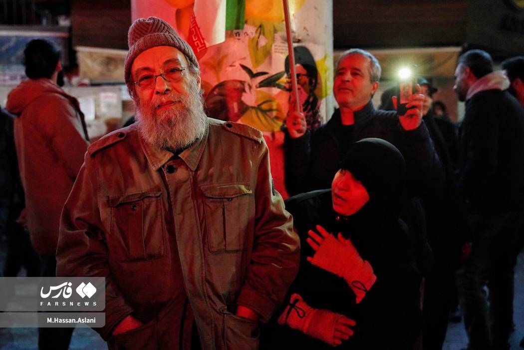 مسعود فراستی در راهپیمایی های شبانه حضور مسعود فراستی در راهپیمایی های شبانه مردم در حمایت از ایران