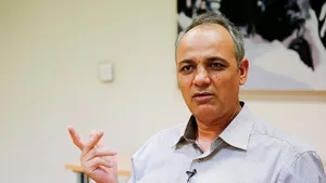 زیدآبادی: درِ پارلمان اروپا را گِل بگیرید!