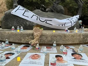 مراسم دانشگاه تگزاس در سوگ ۱۶۸ دانش آموز میناب