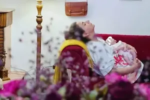 تجربه سارا کنعانی نویسنده‌ از سرپرستی نوزاد قربانی جنگ (+عکس)