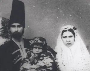 تصویری از «پسرعموی ناصرالدین شاه» در کنار همسر و فرزندانش