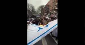 پرچم رژیم صهیونیستی در نیویورک به آتش کشیده شد