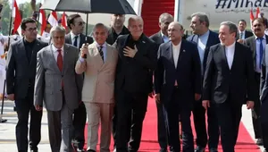 دیدار مسعود پزشکیان با شهباز شریف در پاکستان