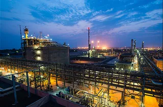 حمله به پتروشیمی تبریز/ آتش مهار شد