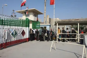 ببینید | زائران پشت مرز خسروی ماندند / وسیله نقلیه برای حمل و نقل زائران نیست