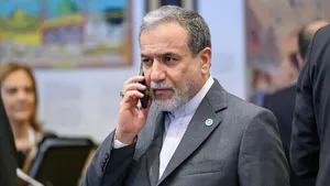 تماس های تلفنی عراقچی با وزرای خارجه انگلیس و ترکیه و فرمانده ارتش پاکستان