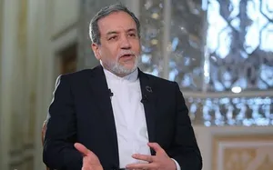 تماس تلفنی عراقچی - وزیر خارجه عمان / برنامه گفت‌وگو برای تعیین اداره آینده تنگه هرمز
