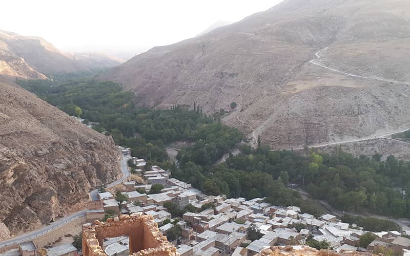 اسفیدان؛ روستایی گردشگری با منازل پلکانی، چشمه، آبشار و غار اسفیدان؛ روستایی گردشگری با منازل پلکانی، چشمه، آبشار و غار