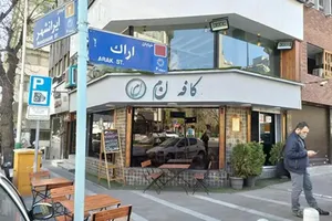 جمع‌آوری نیمکت‌های خیابان ایرانشهر پس از پلمپ کافه ها (+فیلم)