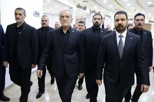 روبوسیِ پزشکیان با نخست‌وزیر عراق